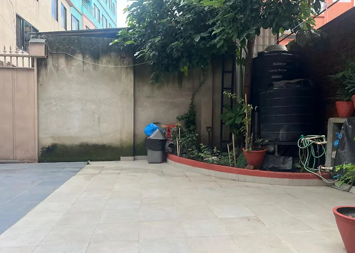 The Cozy 1 And 2 Apartament