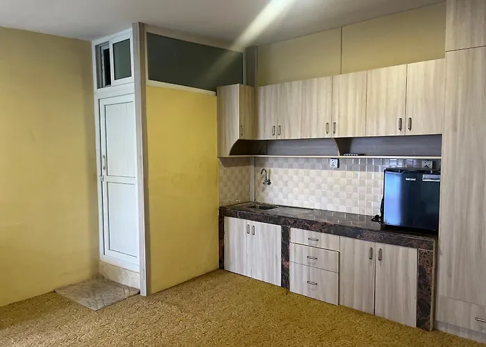 The Cozy 1 And 2 Apartament *